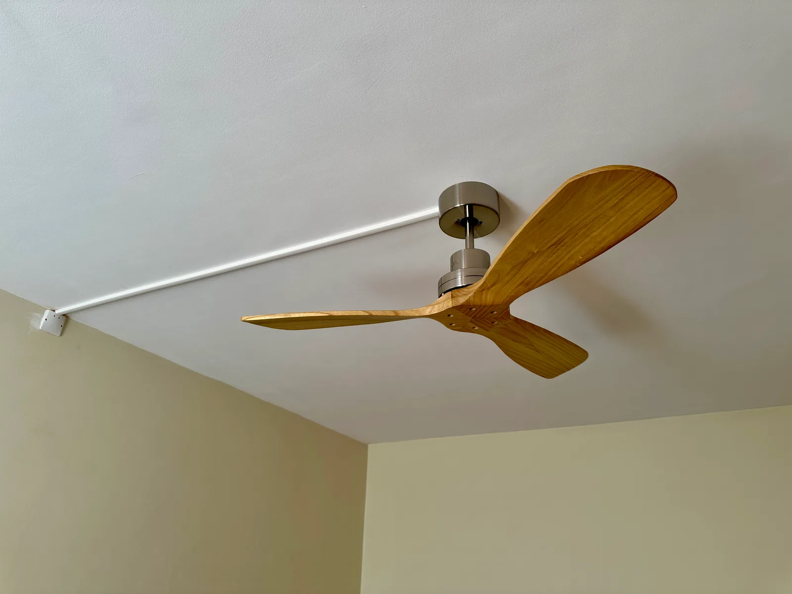 Ventilateur de plafond pour fortes chaleurs